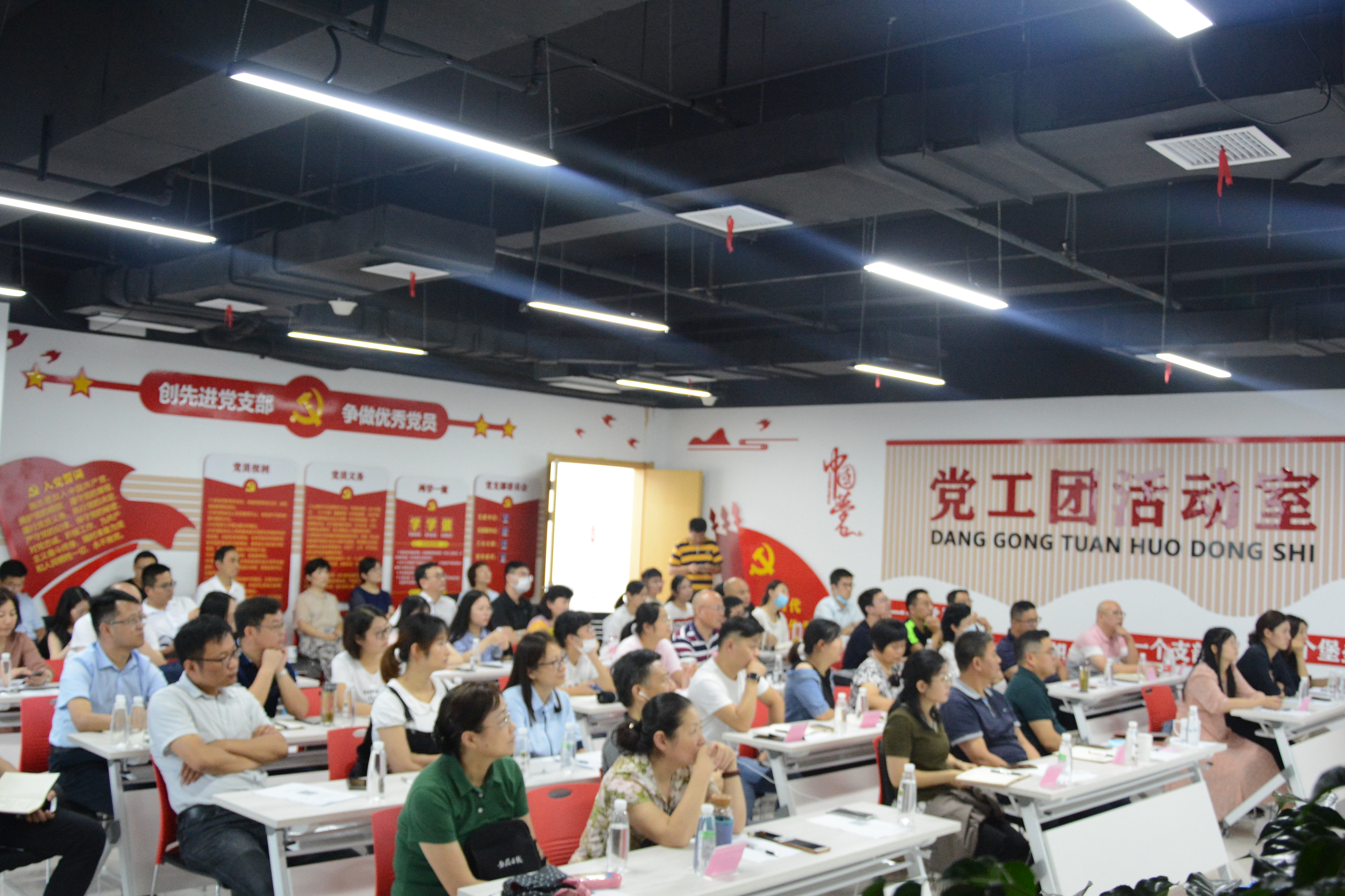 財(cái)稅未來 深圖遠(yuǎn)慮——熱烈慶?！敦?cái)稅講堂》專題講座在我局成功舉辦